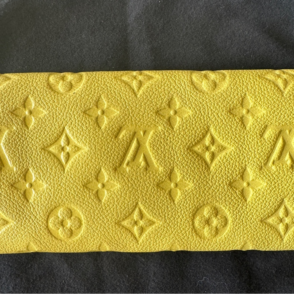 Louis Vuitton Long Wallet Monogram Empreinte
Portefeuille Curieuse Citron COA - Picture 2 of 9